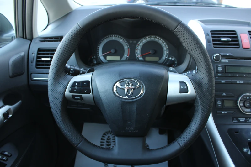 Toyota Auris 1.4 D4D, снимка 8 - Автомобили и джипове - 51627377