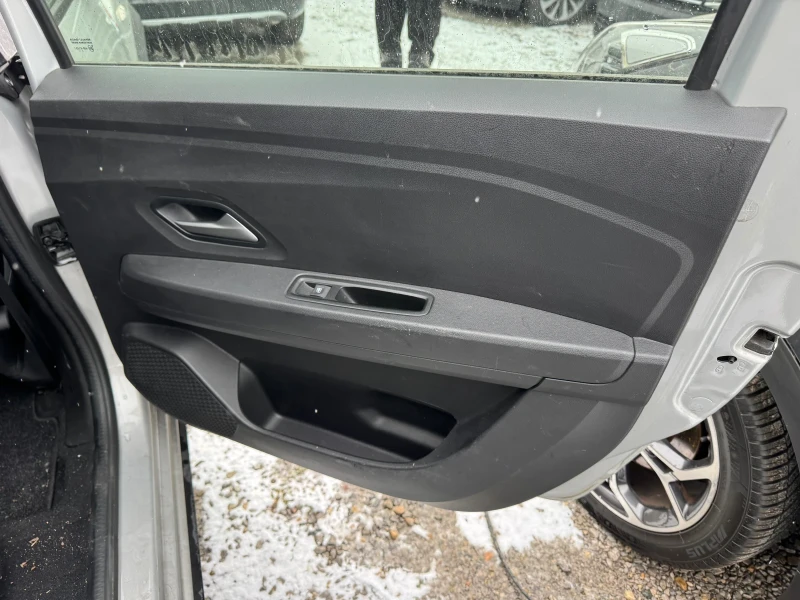 Dacia Jogger 1.0Tce 100hp* LED* NAVI* LPG* 6+ 1* 2023г* 72311км, снимка 12 - Автомобили и джипове - 52741834