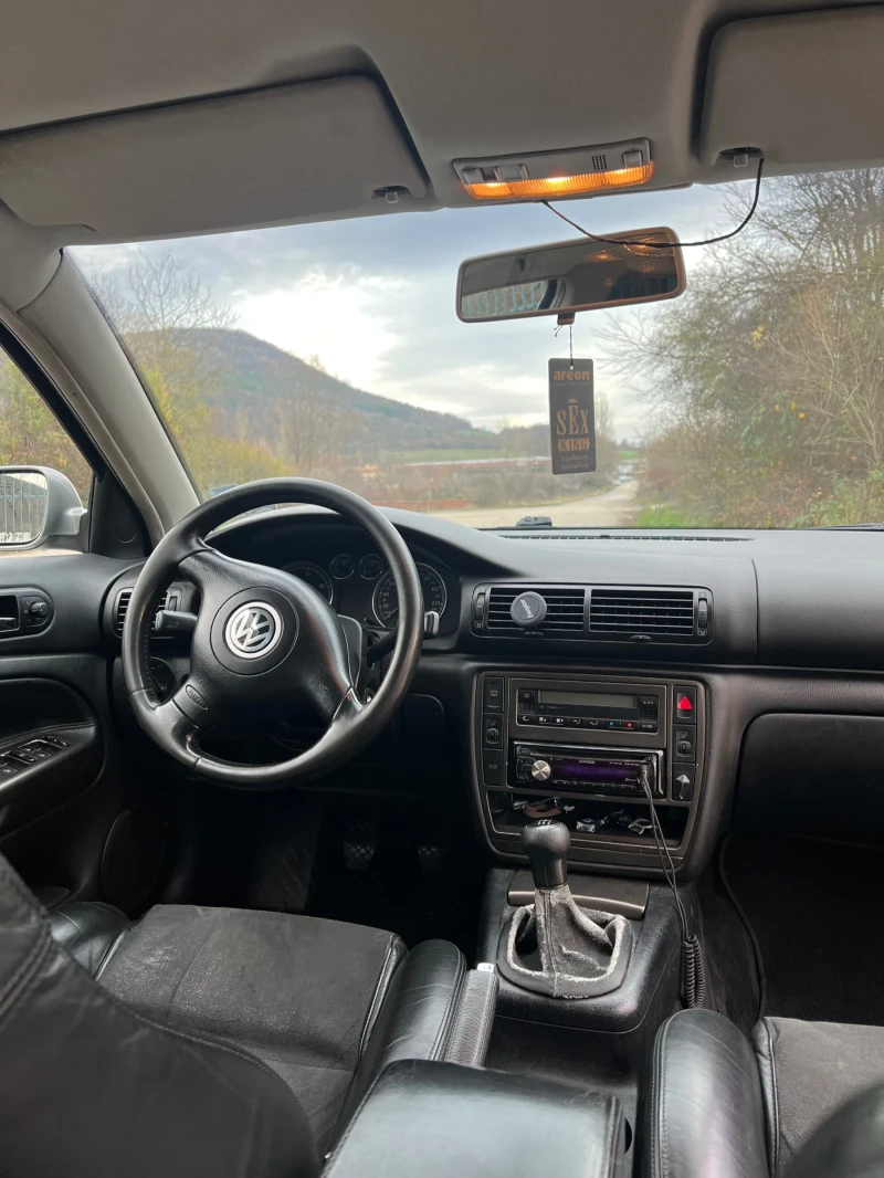 VW Passat, снимка 11 - Автомобили и джипове - 52811582