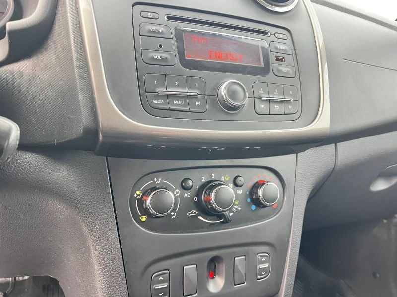 Dacia Logan 2015, 174000km, euro5, 1.5dci 90k.c, снимка 13 - Автомобили и джипове - 52900460