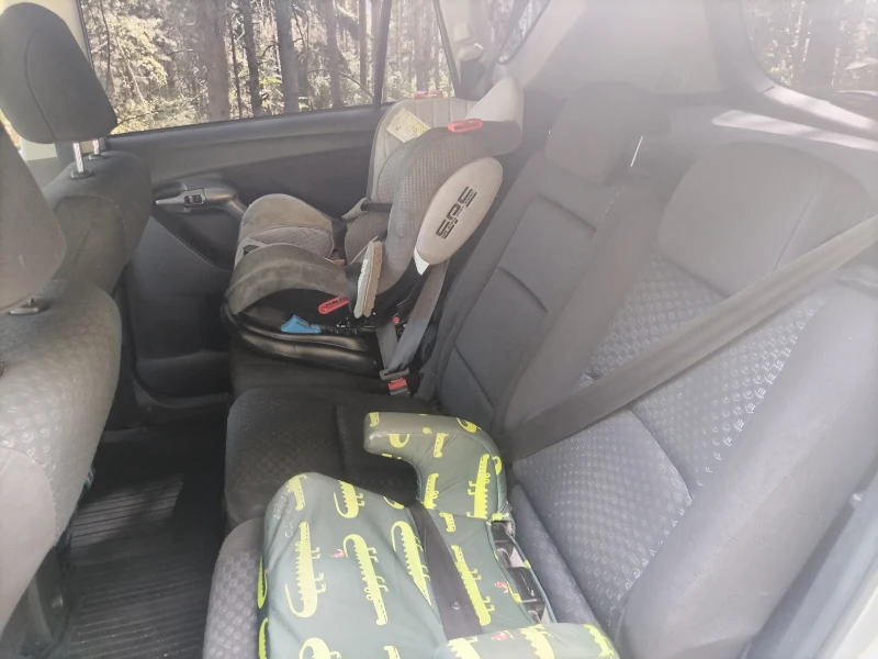 Toyota Verso, снимка 8 - Автомобили и джипове - 53194423