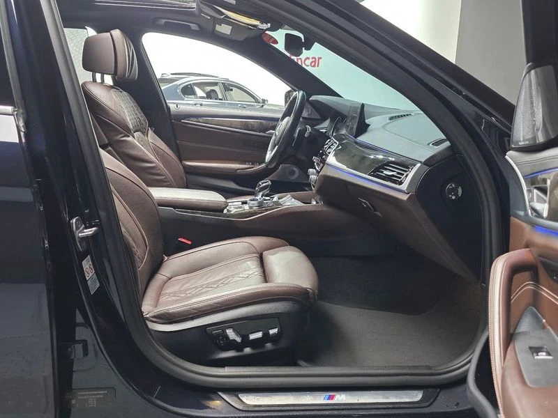 BMW 540 540i xDrive M Sport Plus| 335к.с.| ВКЛ.ТЕХНОТЕСТ, снимка 11 - Автомобили и джипове - 55441433