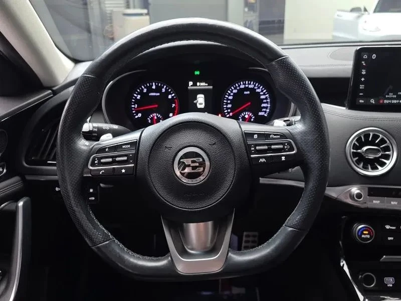 Kia Stinger, снимка 15 - Автомобили и джипове - 56689206