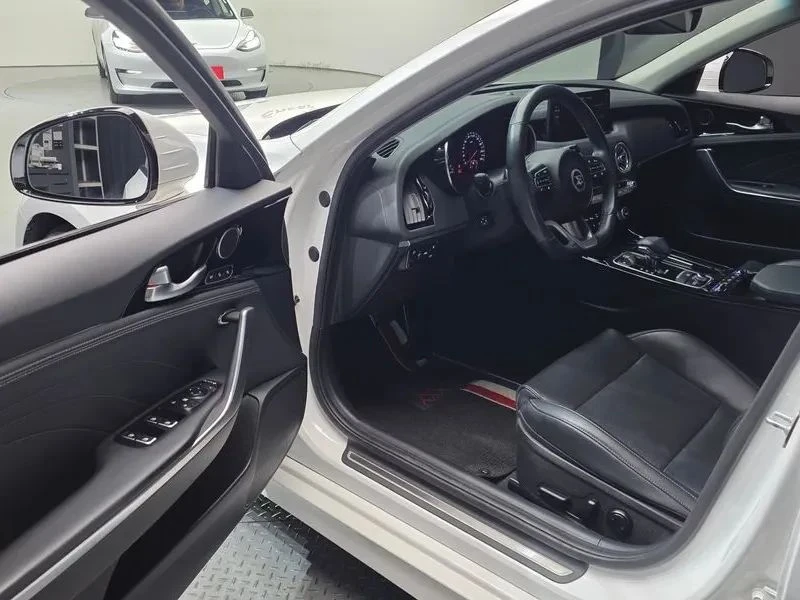 Kia Stinger, снимка 10 - Автомобили и джипове - 56689206