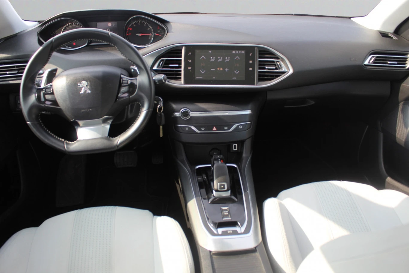 Peugeot 308  ALLURE 1, 2 PureTech 130 EAT8//1910R17 - изображение 5