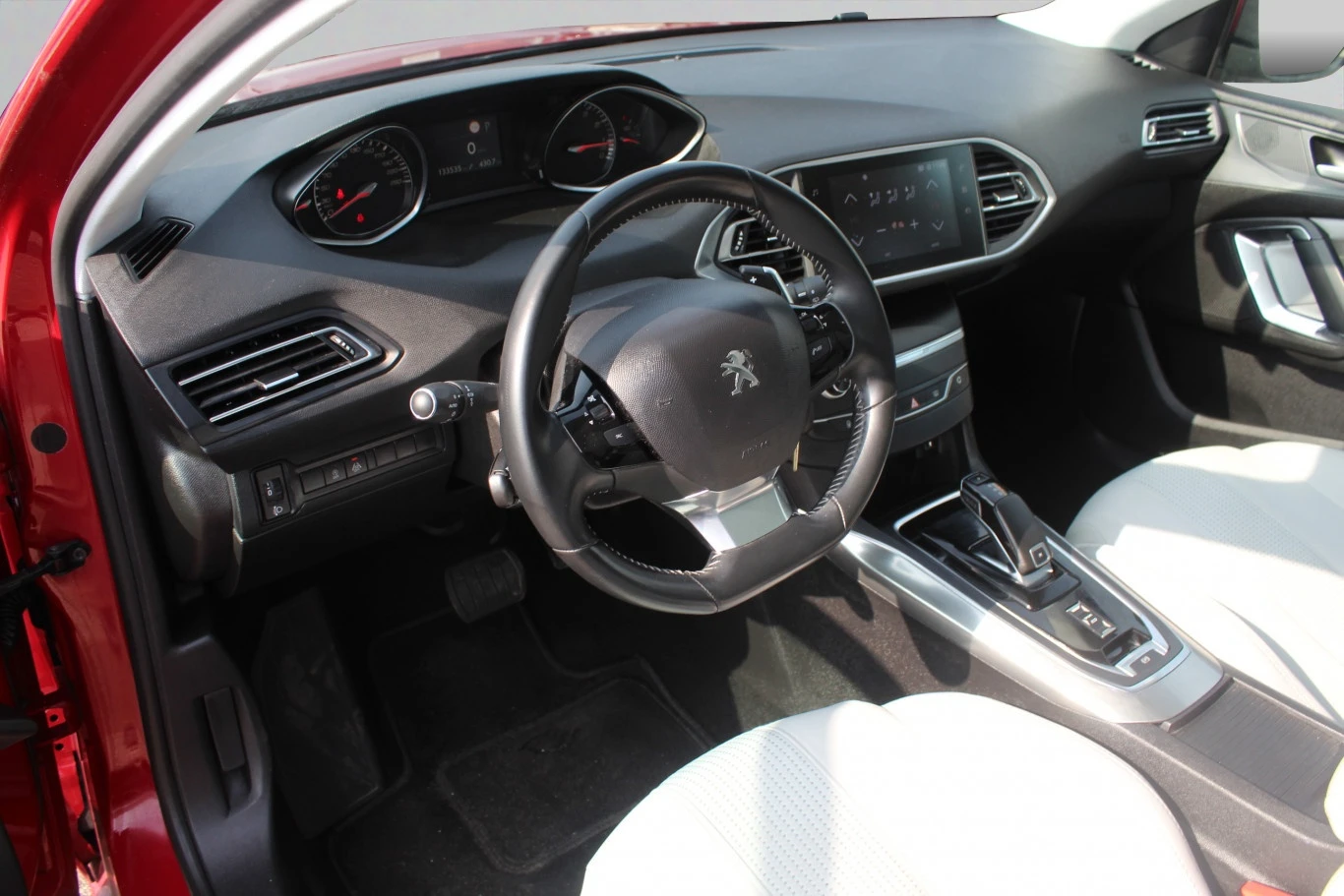 Peugeot 308  ALLURE 1, 2 PureTech 130 EAT8//1910R17 - изображение 6