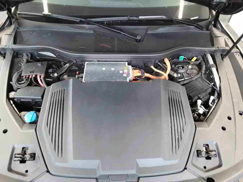 Audi E-Tron 55 Quattro - изображение 9