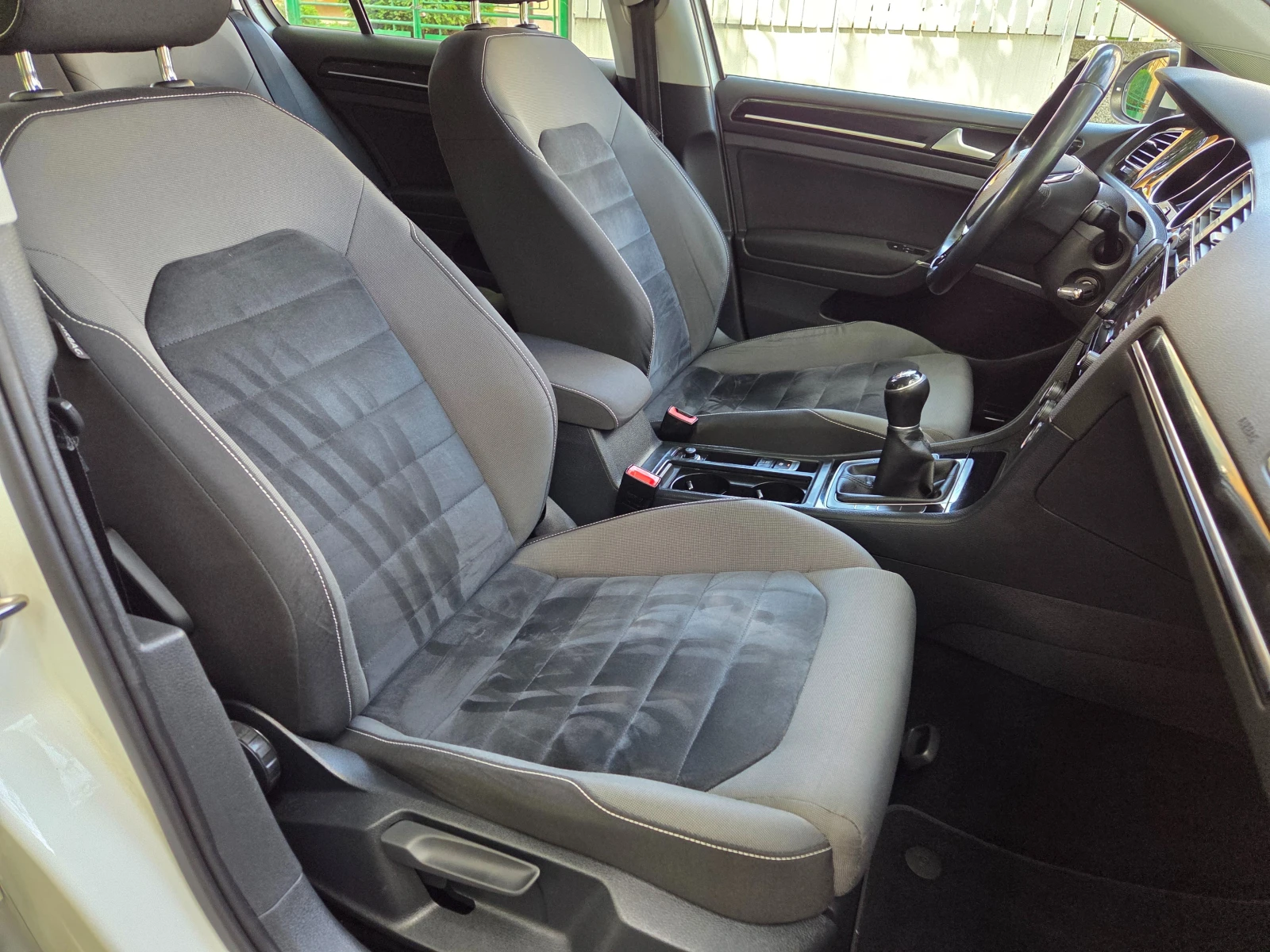 VW Golf Highline TGI УНИКАЛЕН - изображение 10