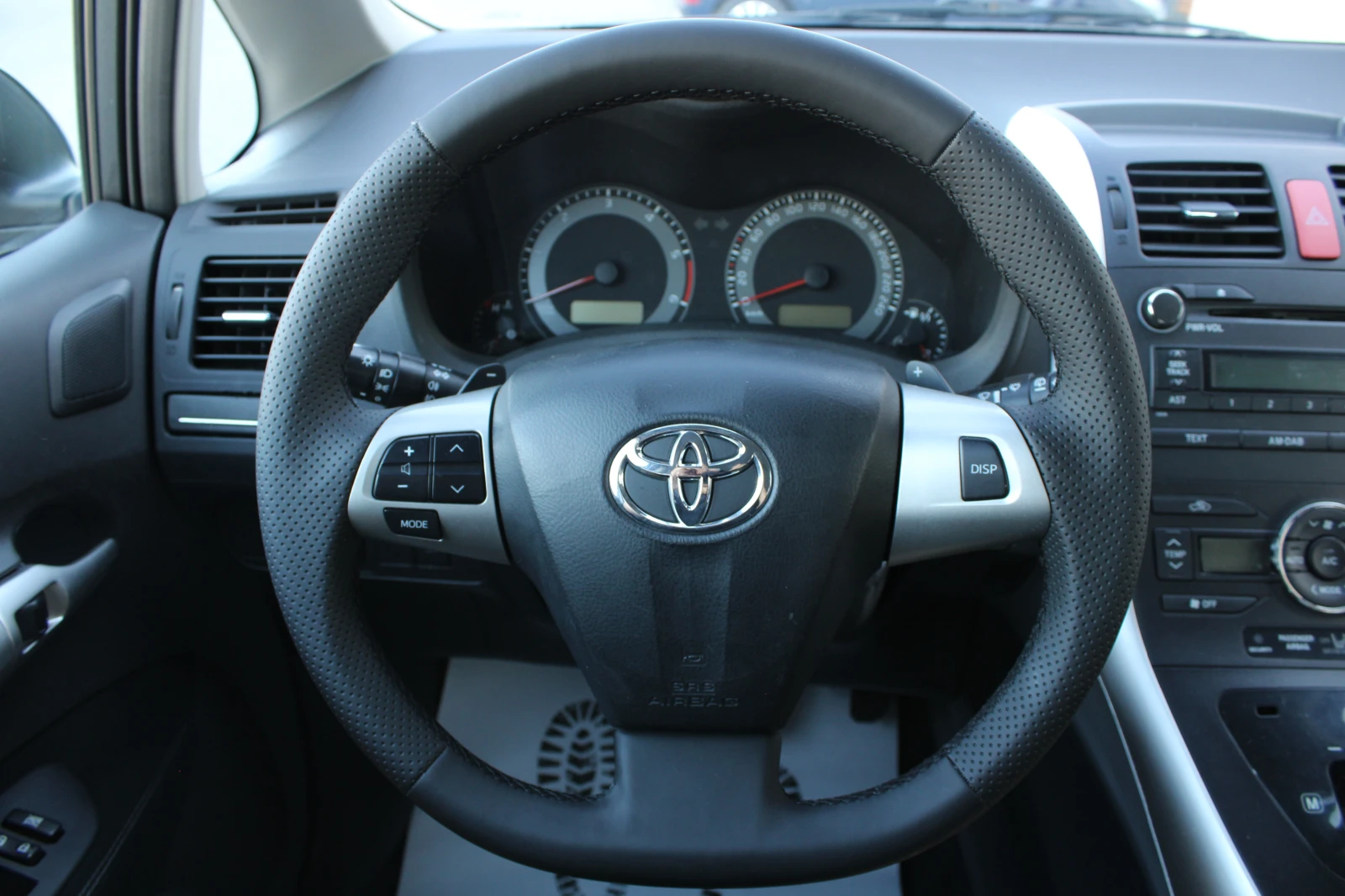 Toyota Auris 1.4 D4D - изображение 8