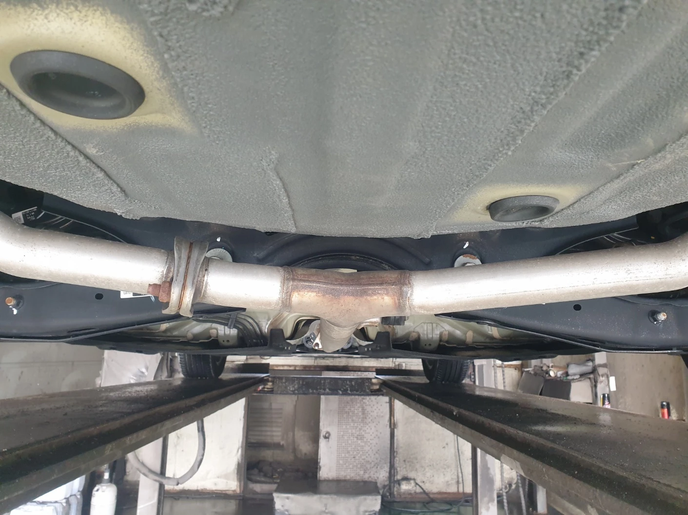 Kia K8 Гаранция, Сервиз, Резервни части Реални км - изображение 10