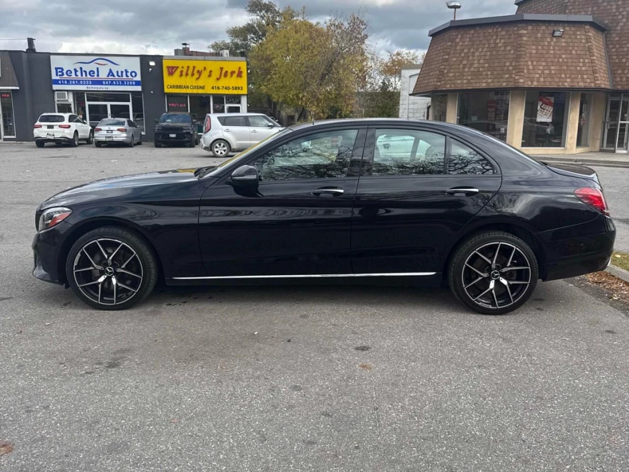 Mercedes-Benz C 300 4M* Ambient* Blind spot* Камера* Пано* Подгрев* Wi - изображение 2