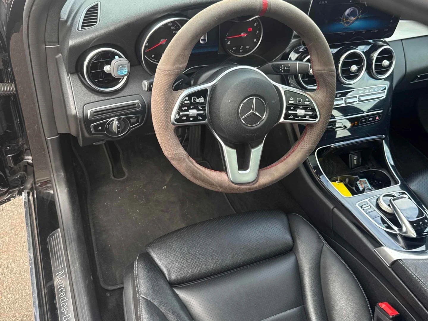 Mercedes-Benz C 300 4M* Ambient* Blind spot* Камера* Пано* Подгрев* Wi - изображение 6