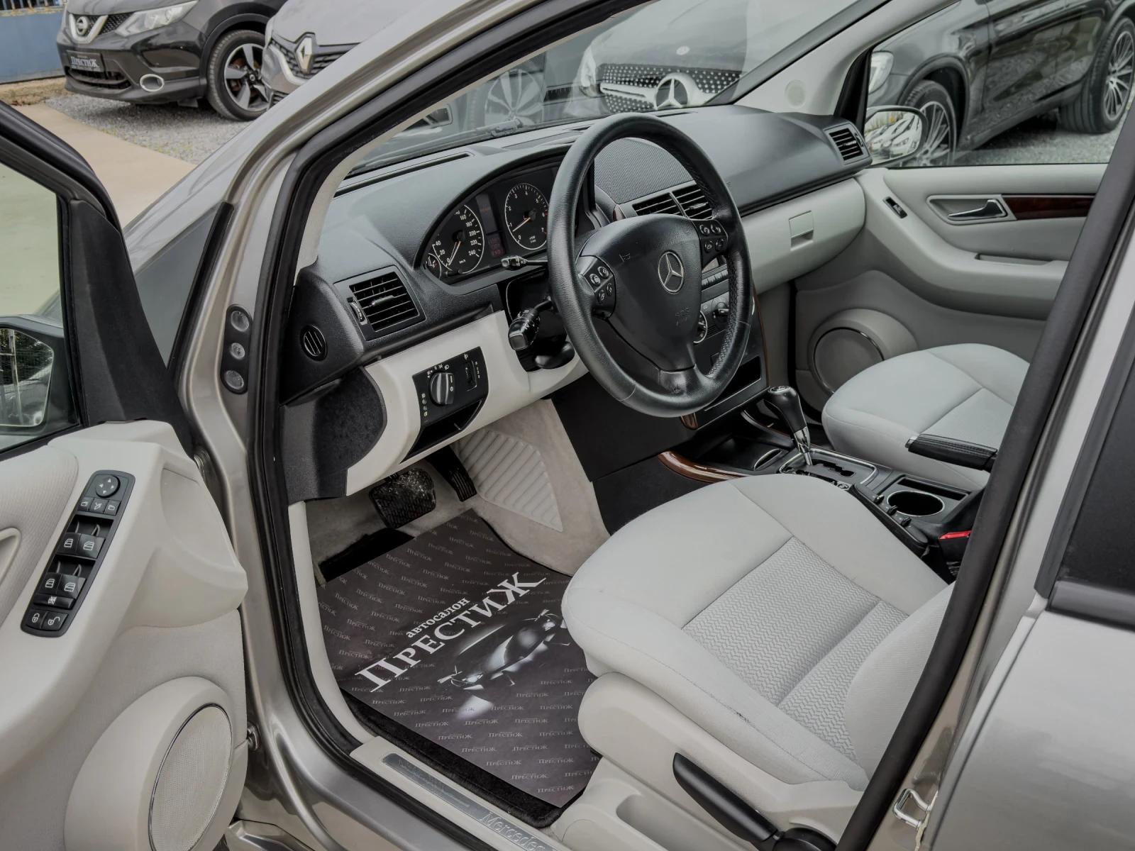 Mercedes-Benz A 150 1.5i - ELEGANCE - изображение 9