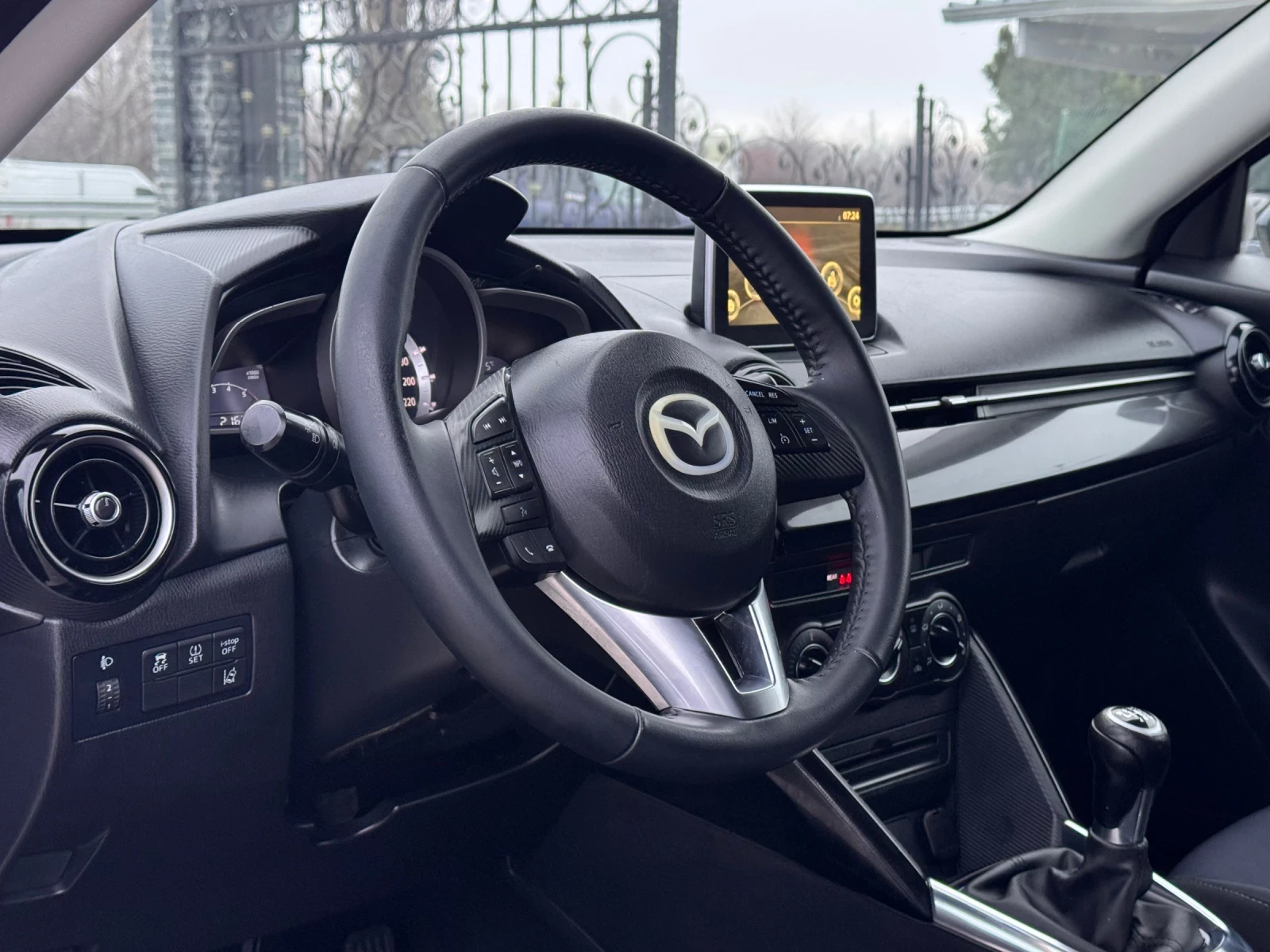 Mazda 2 1.5 SKYACTIV ИТАЛИЯ - изображение 7