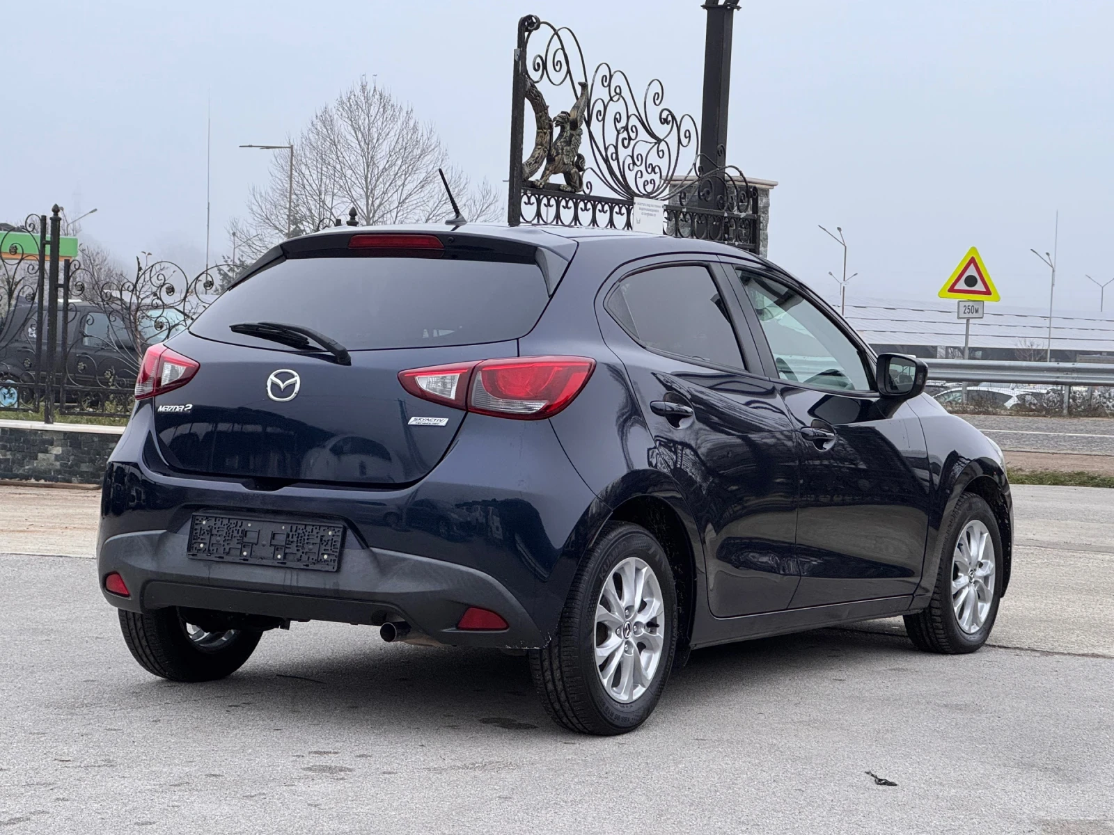 Mazda 2 1.5 SKYACTIV ИТАЛИЯ - изображение 6