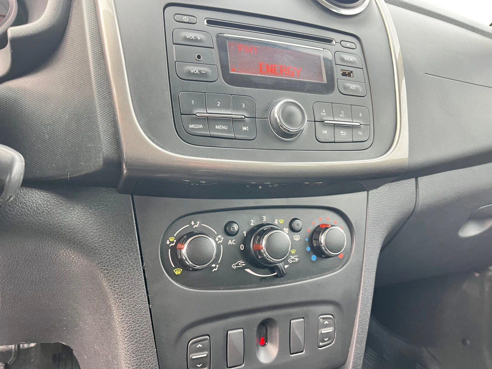 Dacia Logan 2015, 174000km, euro5, 1.5dci 90k.c | Mobile.bg � ����������� 13