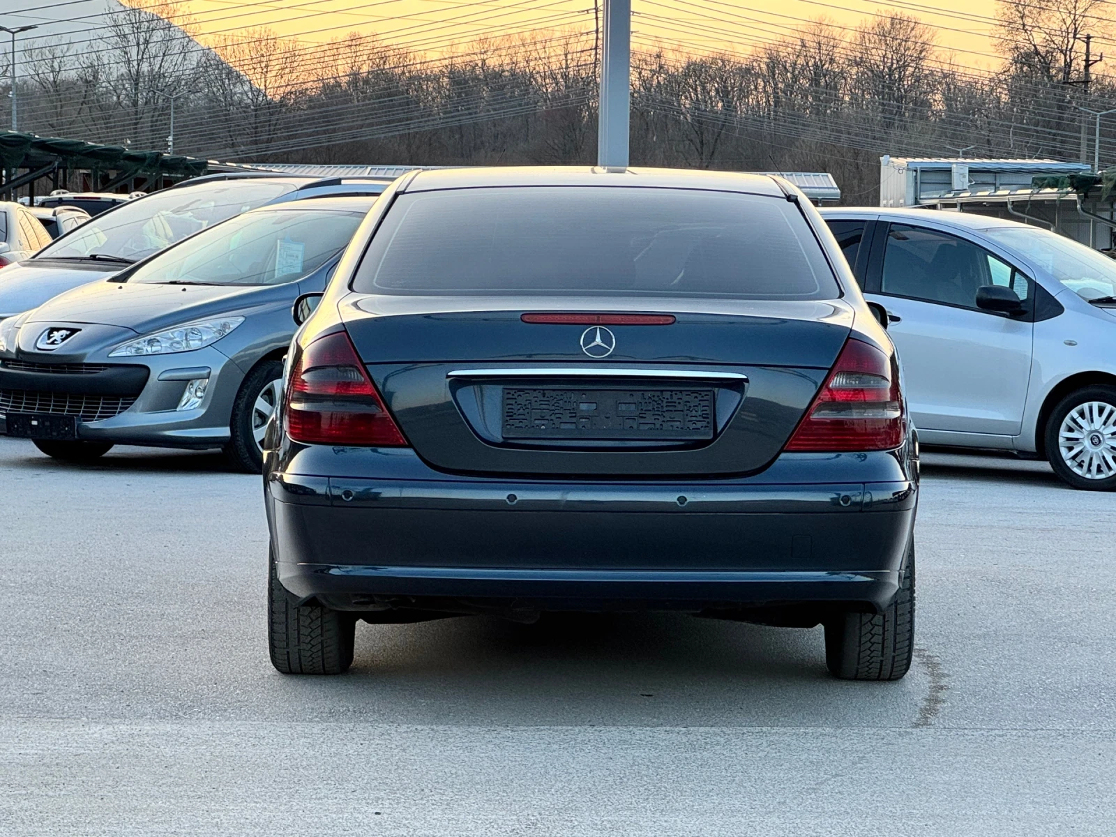 Mercedes-Benz E 220, снимка 8 - Автомобили и джипове - 53850887