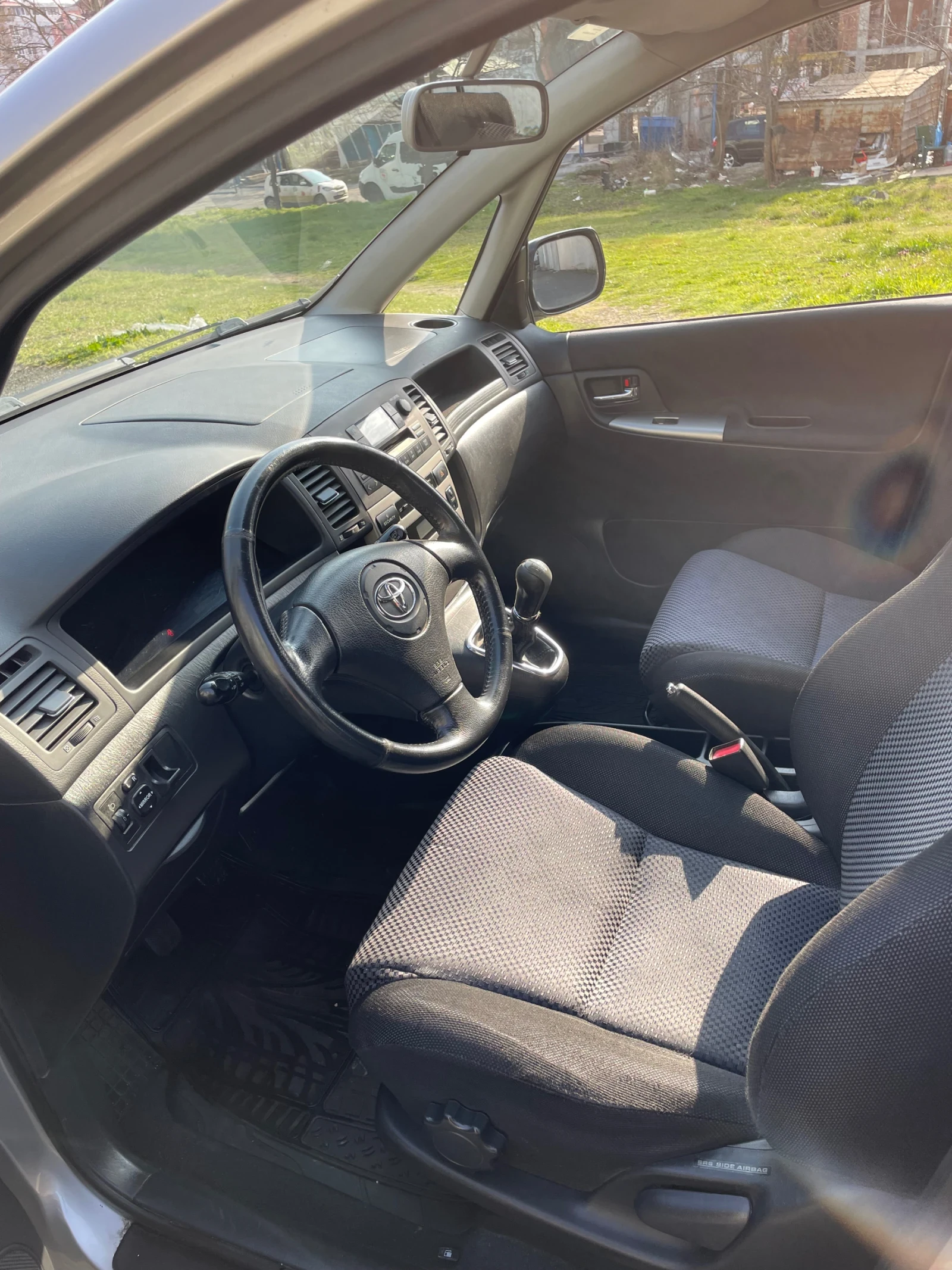 Toyota Corolla verso, снимка 6 - Автомобили и джипове - 53863854