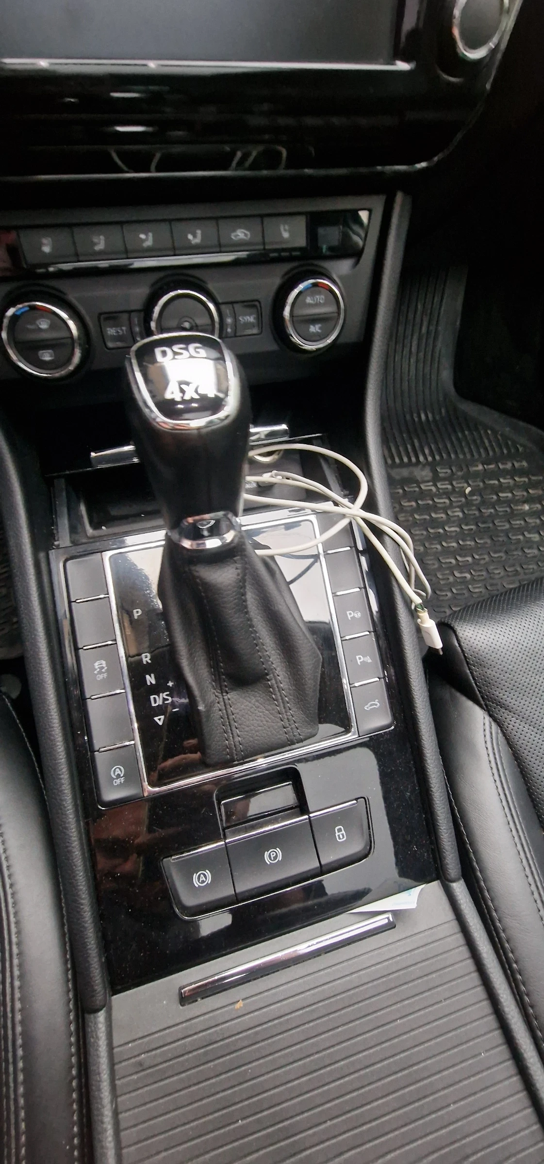 Skoda Superb 2.0 TDI 4x4 190Hp, снимка 7 - Автомобили и джипове - 53891770