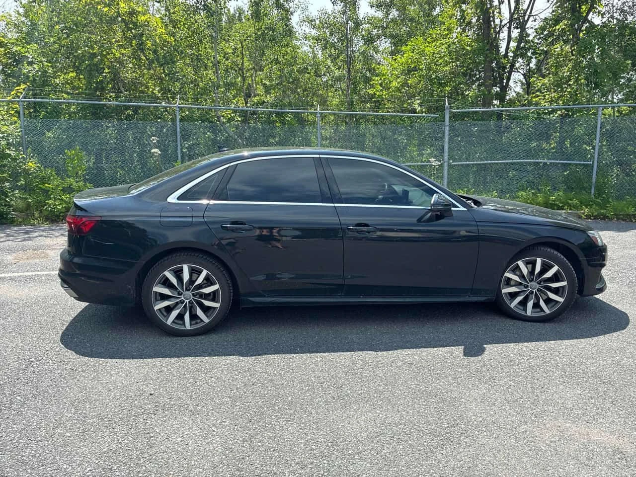 Audi A4 * Komfort * CARFAX * БЕЗ ПЪРВОНАЧАЛНА ВНОСКА, снимка 3 - Автомобили и джипове - 55180019