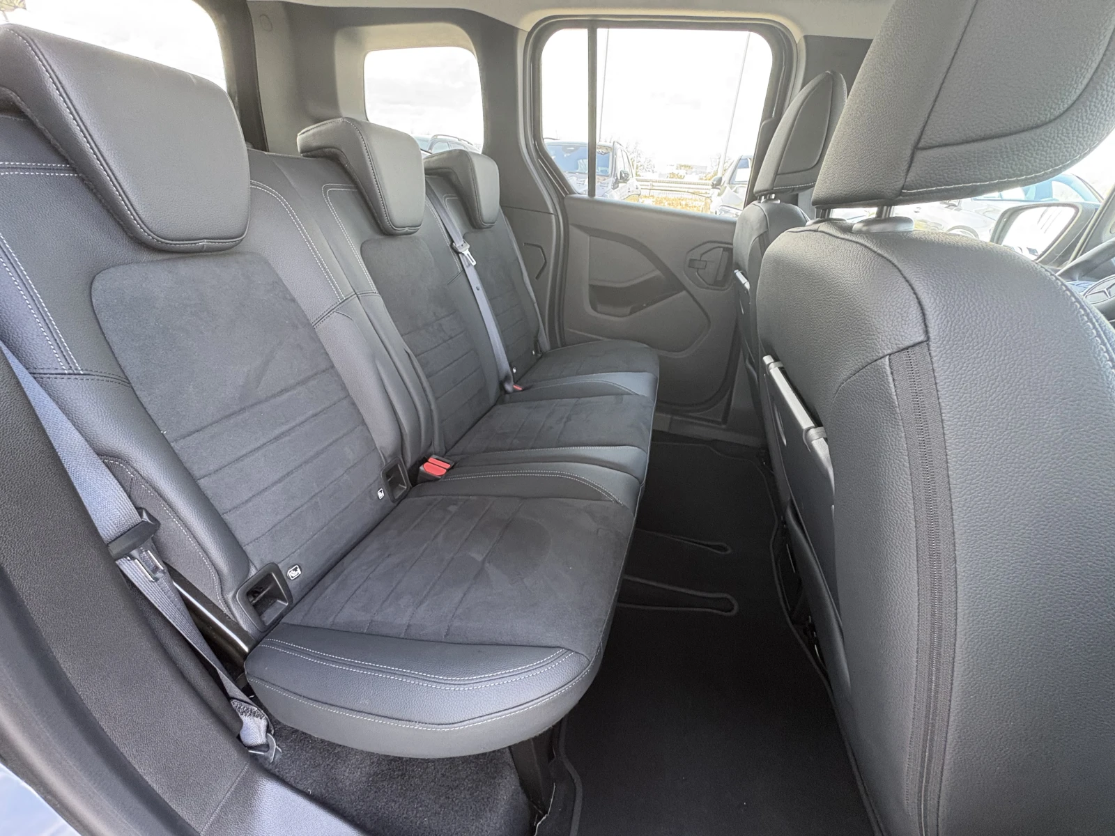 Mercedes-Benz T-класа 180d, снимка 8 - Автомобили и джипове - 55207165