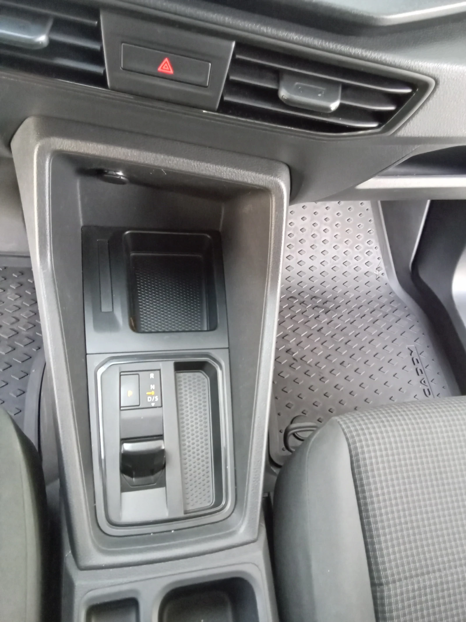 VW Caddy 1.5TFSI* MAXI* DSG* , снимка 12 - Автомобили и джипове - 55339397