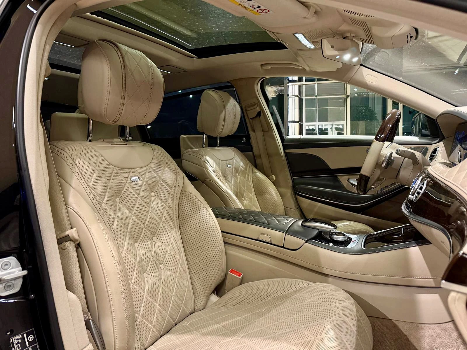 Mercedes-Benz S 560 MAYBACH* 4M* Designo* Full* Pano* TV* ЛИЗИНГ, снимка 12 - Автомобили и джипове - 55751800