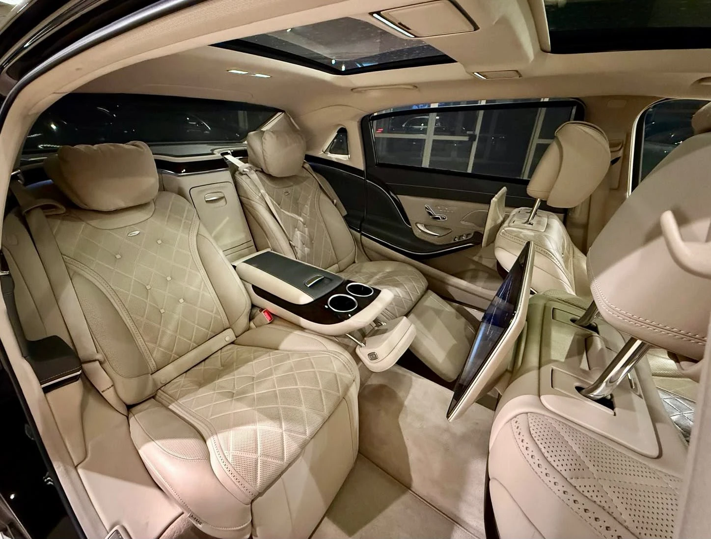 Mercedes-Benz S 560 MAYBACH* 4M* Designo* Full* Pano* TV* ЛИЗИНГ, снимка 16 - Автомобили и джипове - 55751800