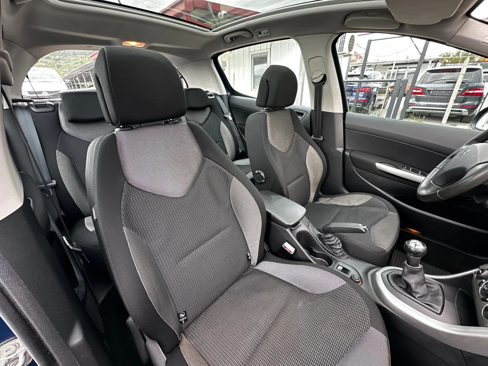 Peugeot 308 1.6i 120к.с Панорама, снимка 8 - Автомобили и джипове - 56193769