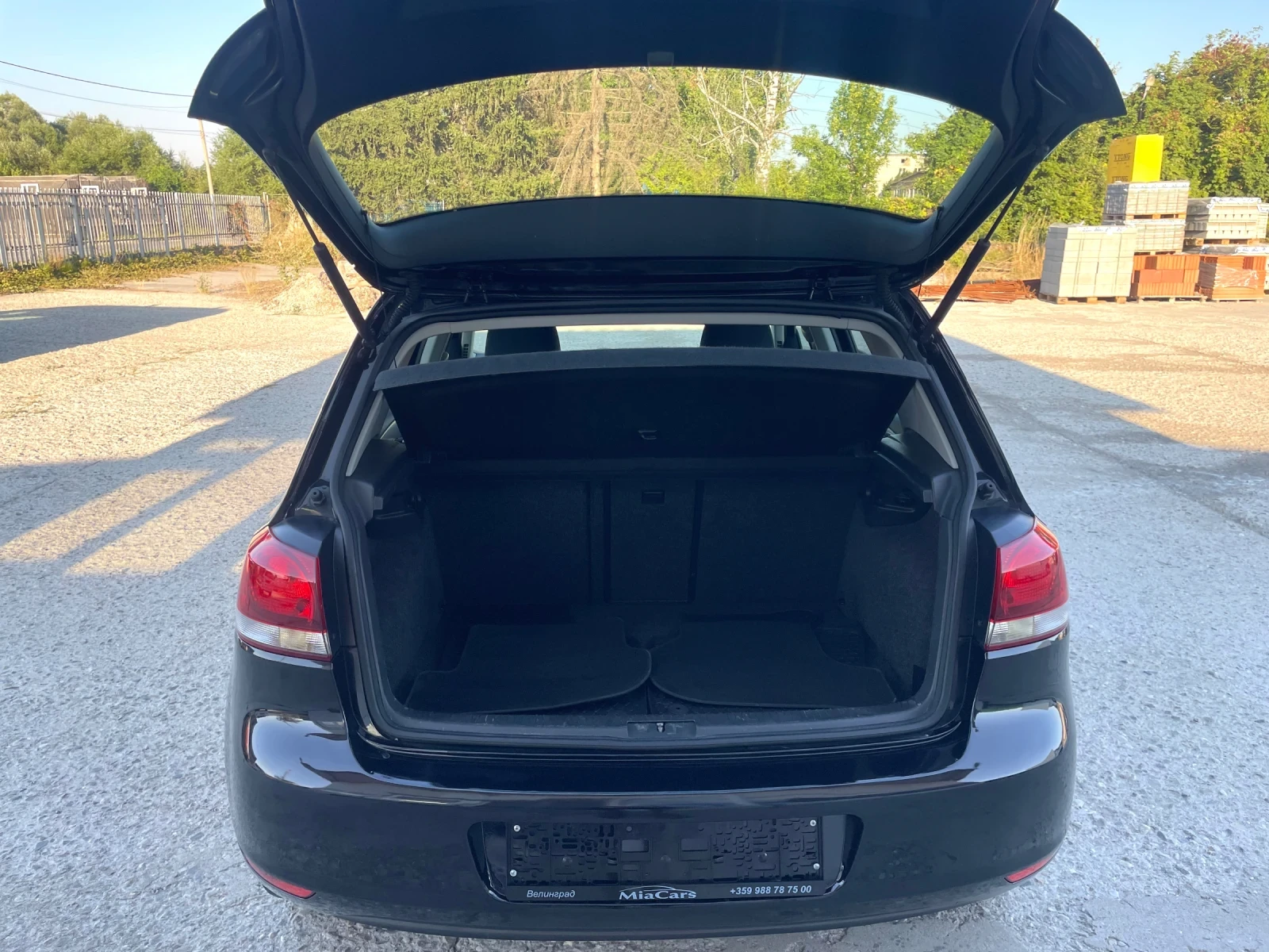 VW Golf 1.6i Bi-fuel gaz!!!, снимка 14 - Автомобили и джипове - 56200552