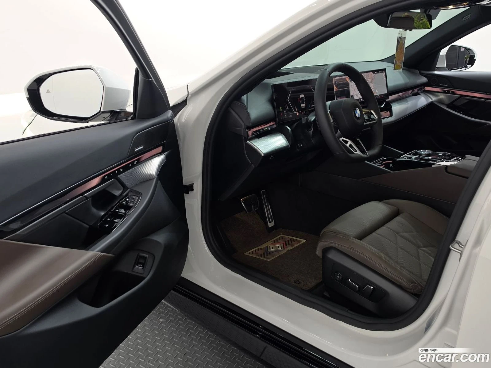 BMW 520 520i M Sport, снимка 10 - Автомобили и джипове - 56431389