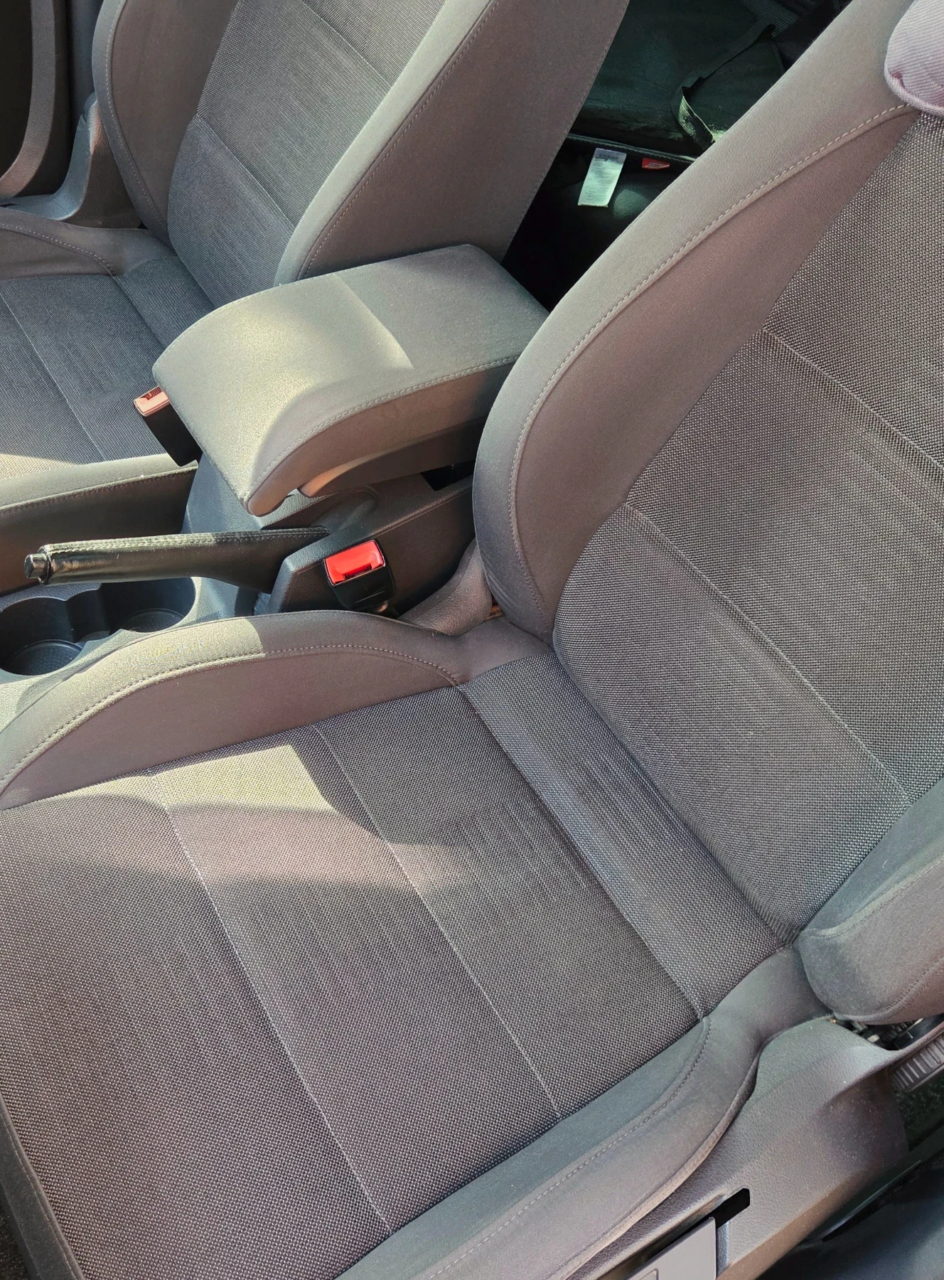VW Touran 2.0 140hp, снимка 11 - Автомобили и джипове - 56653401