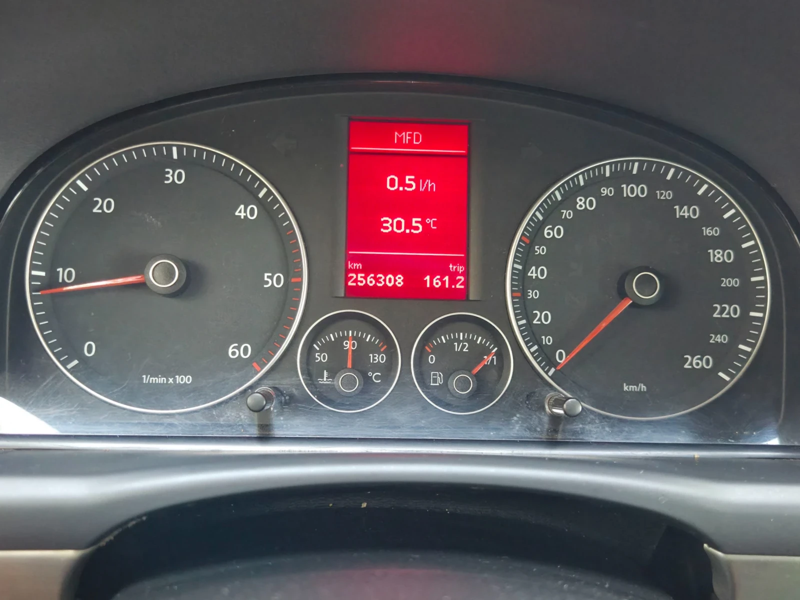 VW Touran 2.0 140hp, снимка 14 - Автомобили и джипове - 56653401