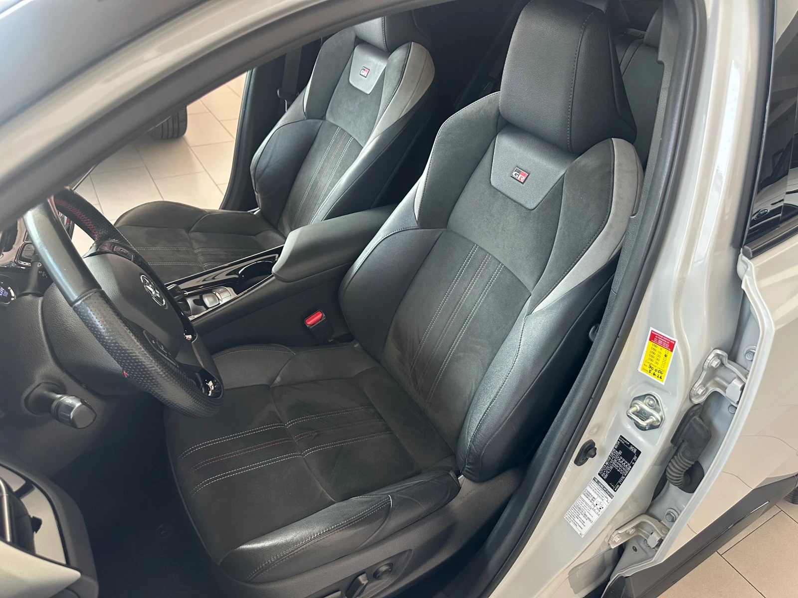 Toyota C-HR Gr* Sport - изображение 7