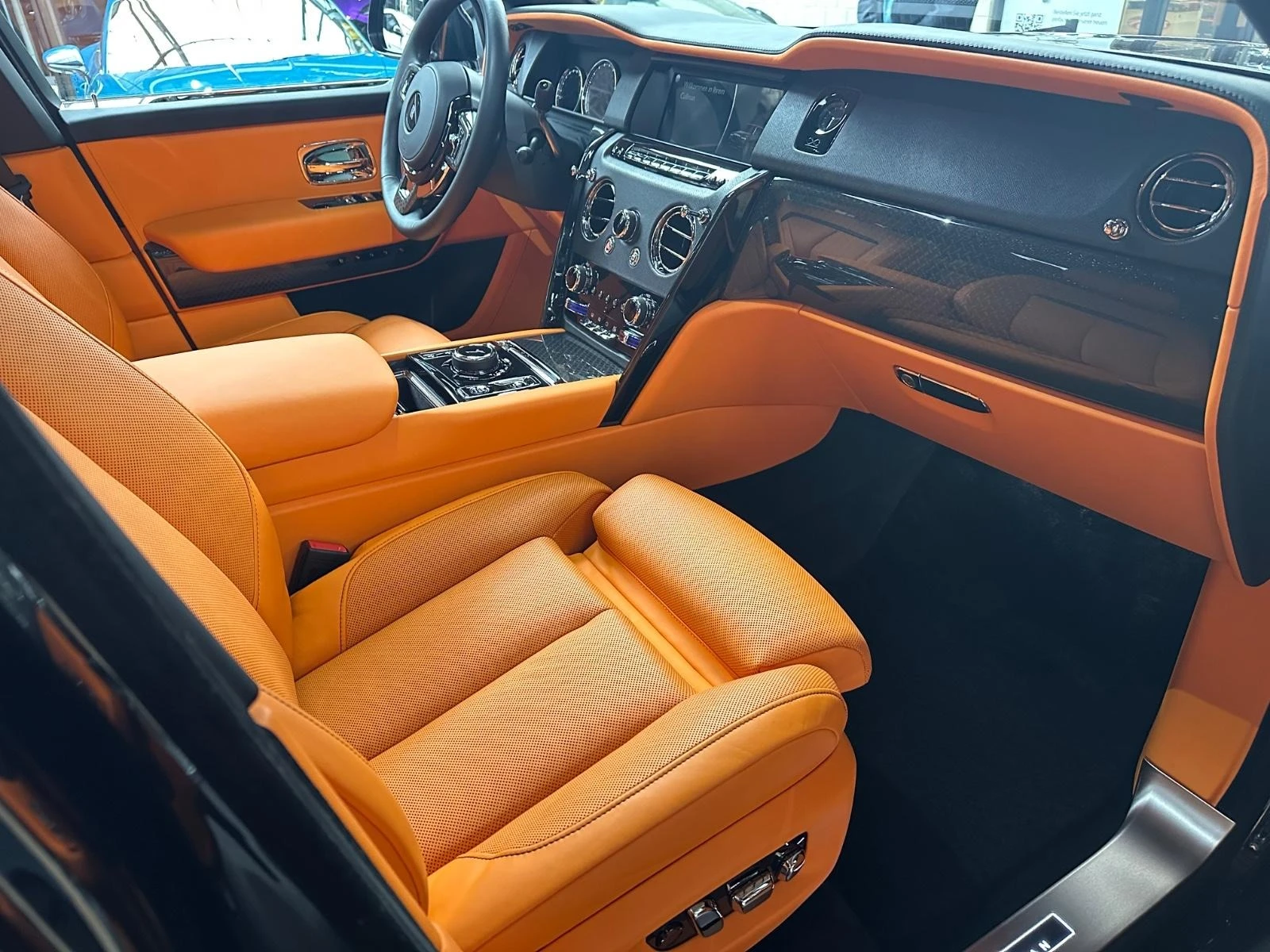 Rolls-Royce Cullinan BLACK BADGE/BESPOKE/SHOOTING STAR/4-SEATS/, снимка 12 - Автомобили и джипове - 53724752