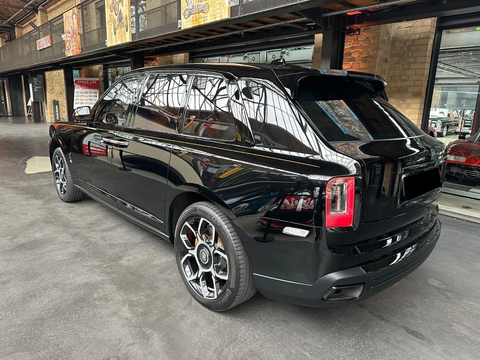 Rolls-Royce Cullinan BLACK BADGE/BESPOKE/SHOOTING STAR/4-SEATS/ - изображение 5