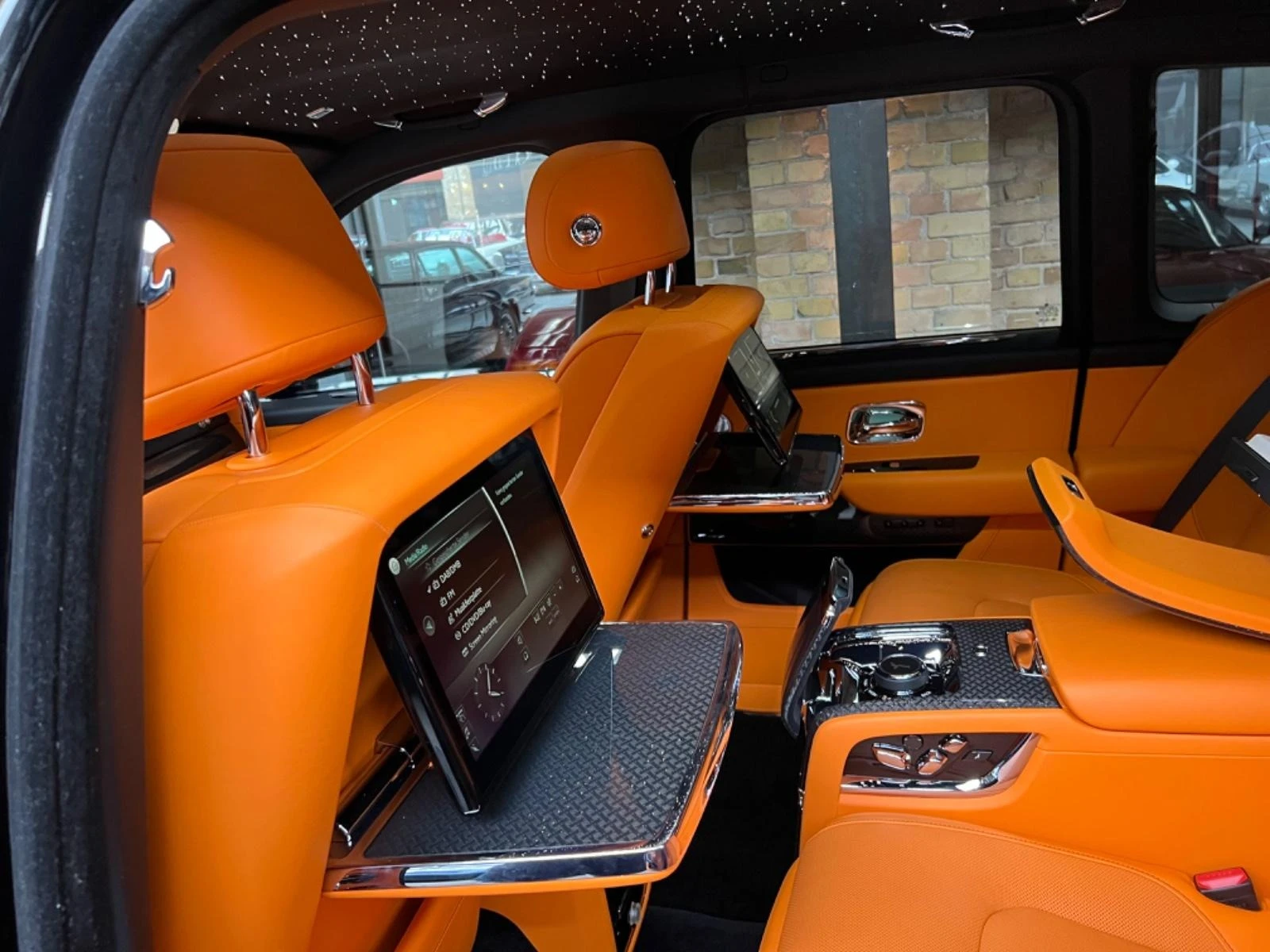 Rolls-Royce Cullinan BLACK BADGE/BESPOKE/SHOOTING STAR/4-SEATS/, снимка 15 - Автомобили и джипове - 53724752