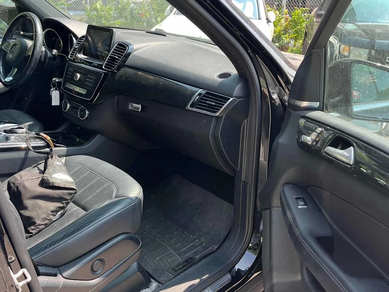 Mercedes-Benz GLE 400  * CARFAX * ОПЦИЯ ЗА ФИНАНСИРАНЕ, снимка 15 - Автомобили и джипове - 55328159