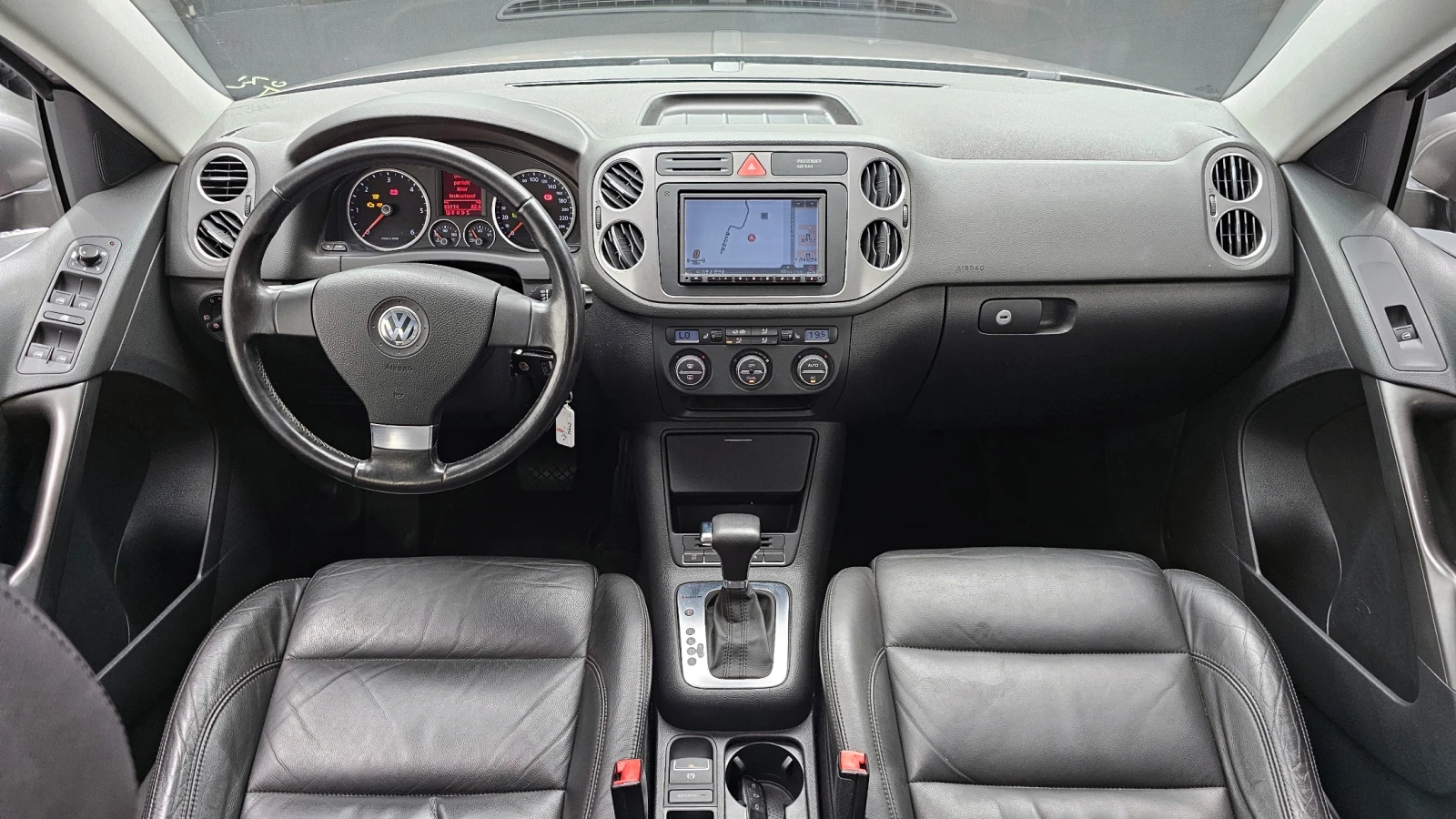 VW Tiguan 2.0 TDI* ЛЮК* КРАЙНА ЦЕНА, снимка 7 - Автомобили и джипове - 55496254
