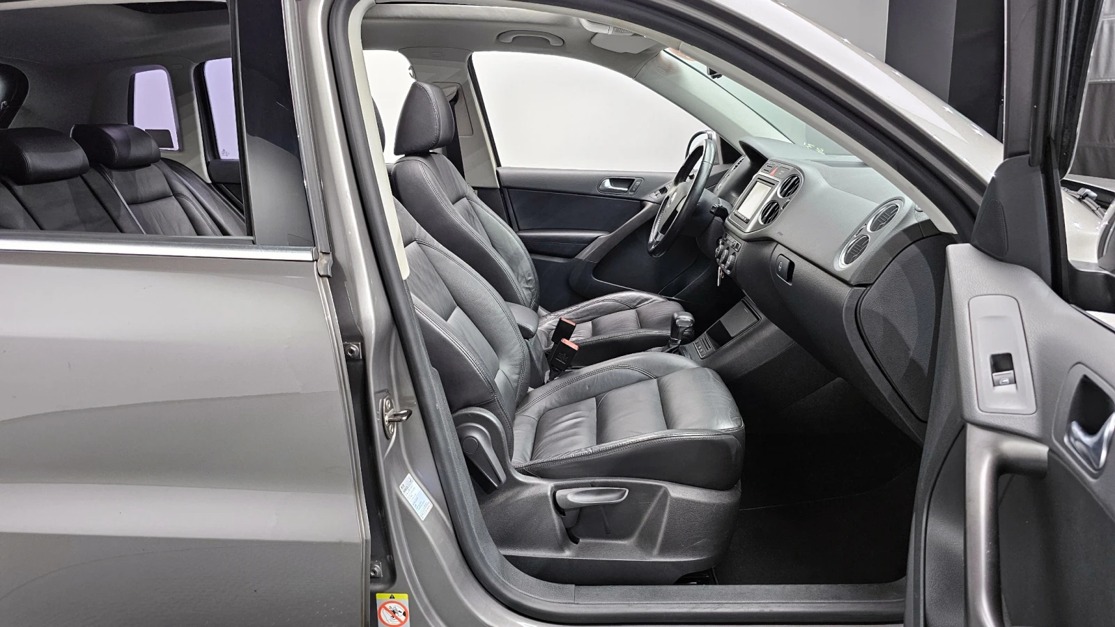 VW Tiguan 2.0 TDI* ЛЮК* КРАЙНА ЦЕНА, снимка 10 - Автомобили и джипове - 55496254