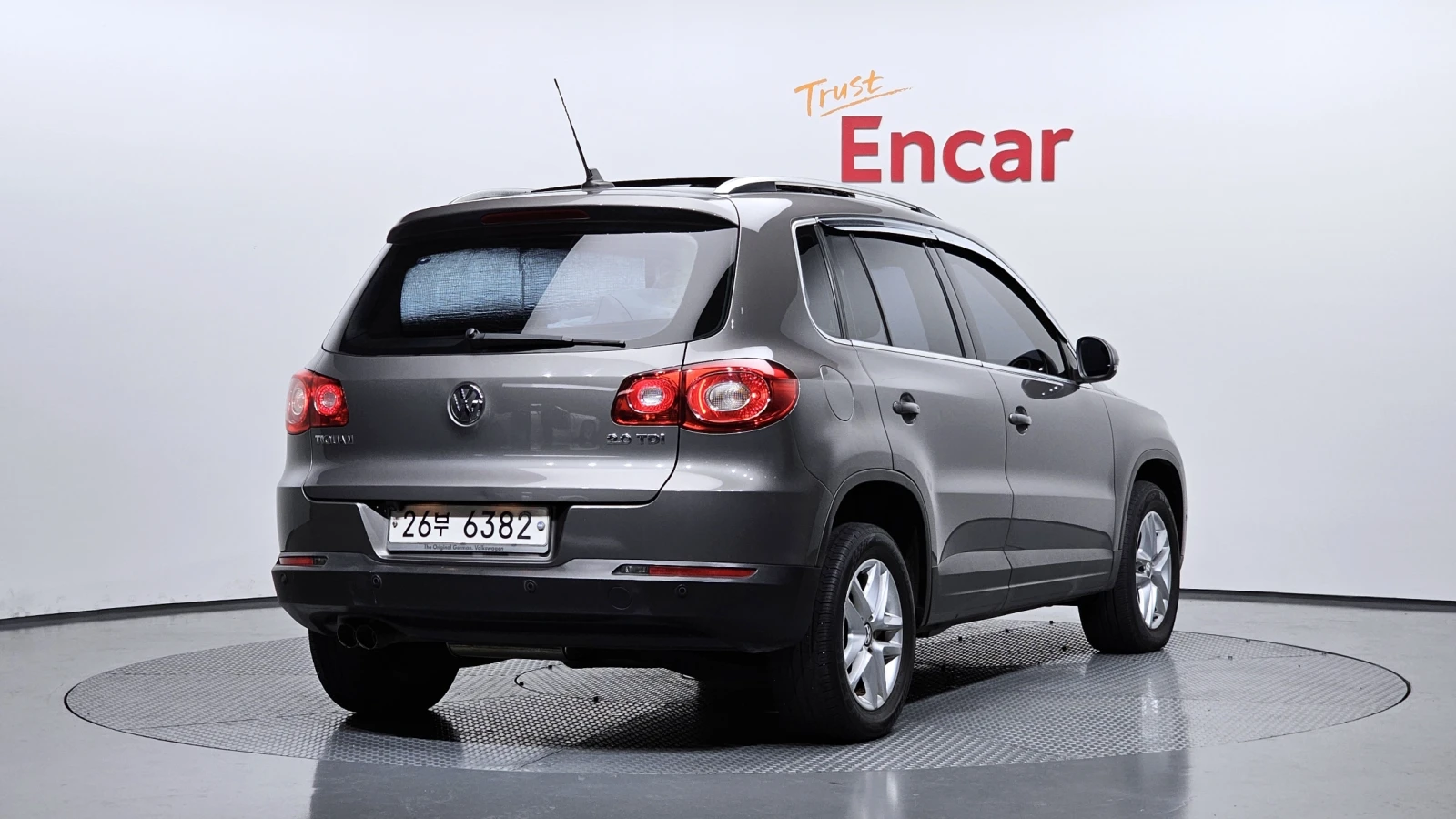 VW Tiguan 2.0 TDI* ЛЮК* КРАЙНА ЦЕНА, снимка 2 - Автомобили и джипове - 55496254