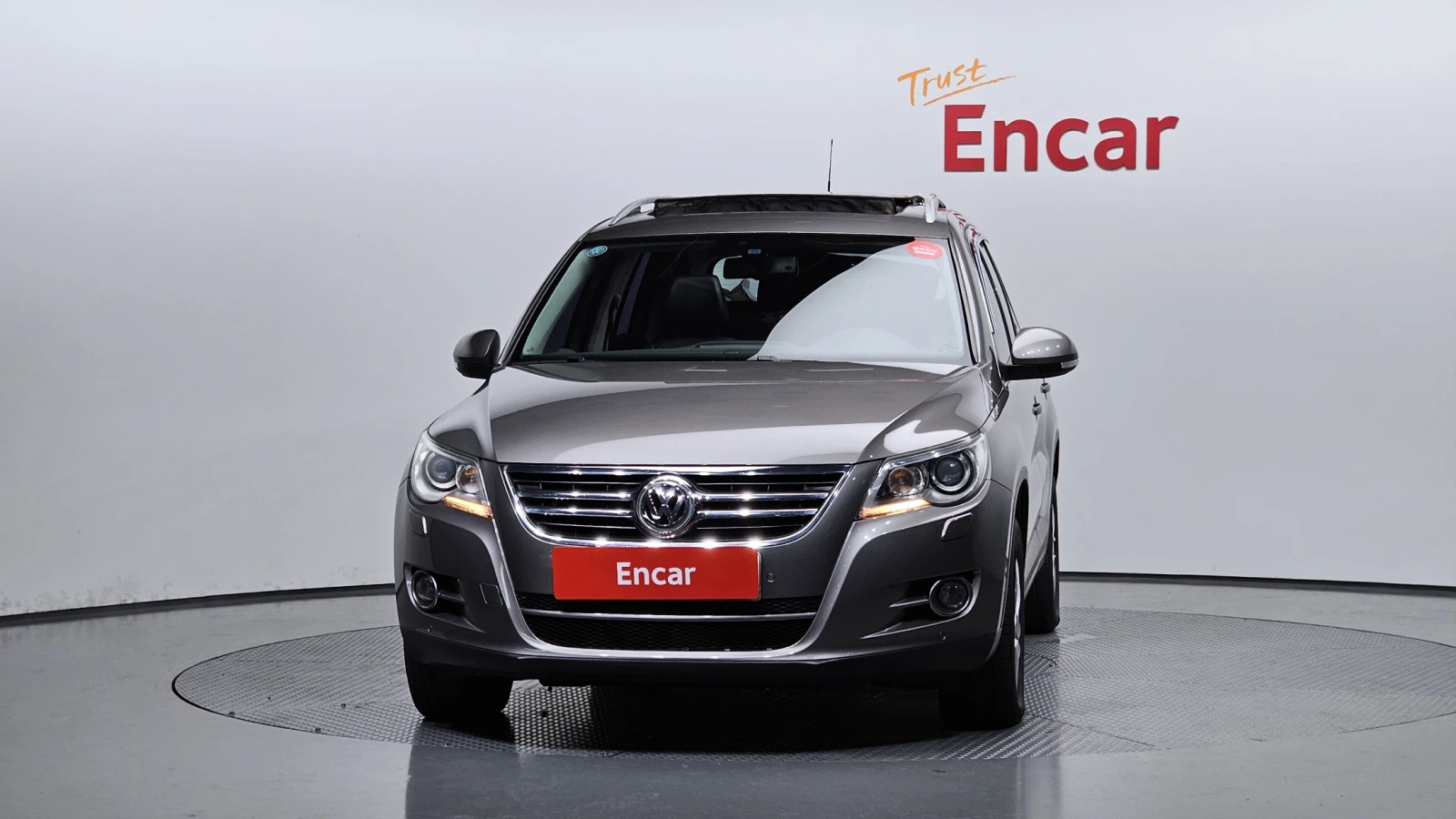 VW Tiguan 2.0 TDI* ЛЮК* КРАЙНА ЦЕНА, снимка 3 - Автомобили и джипове - 55496254