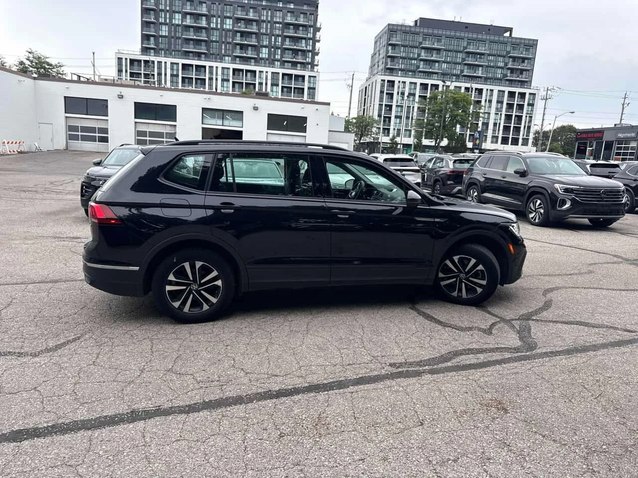 VW Tiguan * Trendline * CARFAX * БЕЗ ПЪРВОНАЧАЛНА ВНОСКА, снимка 3 - Автомобили и джипове - 56264503