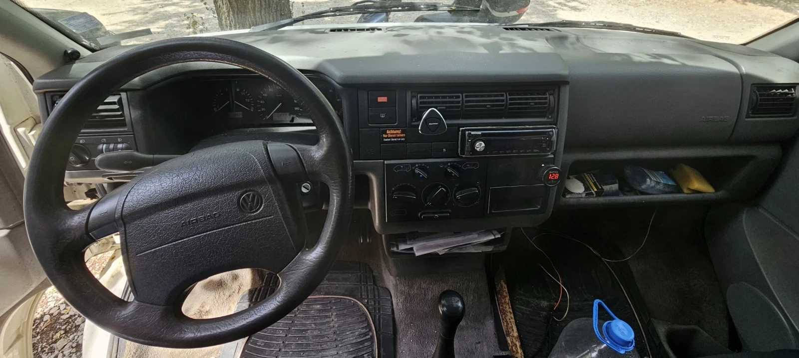 VW Caravelle 1.9TD - изображение 7