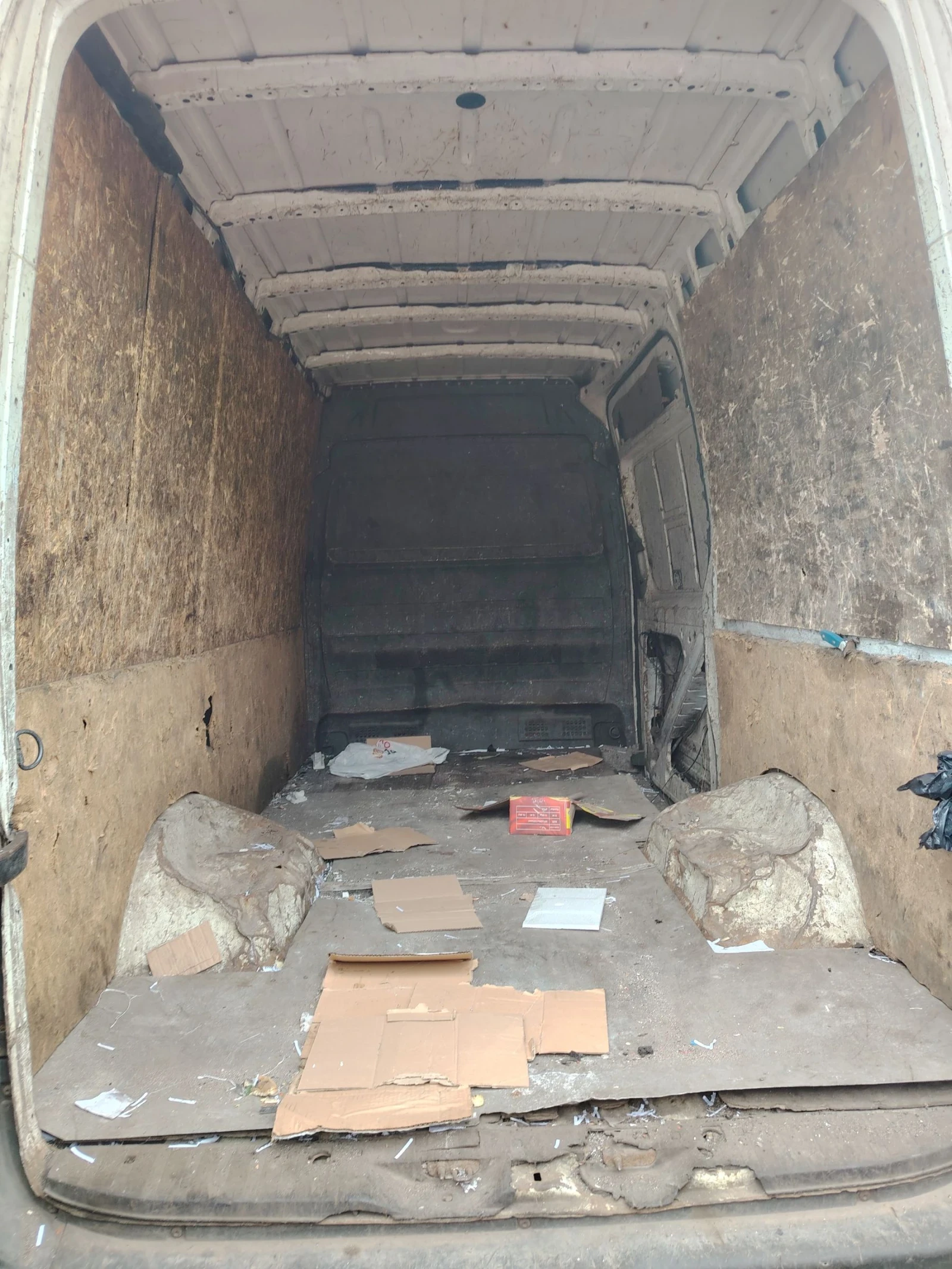 VW Crafter 2.5TDI, снимка 12 - Бусове и автобуси - 54370144