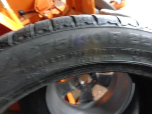 Гуми Зимни 275/40R22, снимка 6 - Гуми и джанти - 14440898