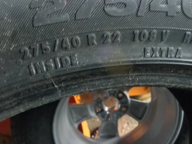 Гуми Зимни 275/40R22, снимка 7 - Гуми и джанти - 14440898