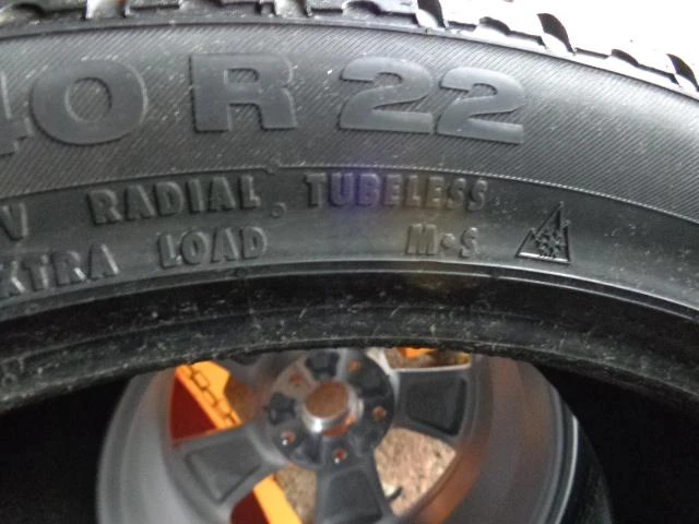 Гуми Зимни 275/40R22, снимка 8 - Гуми и джанти - 14440898