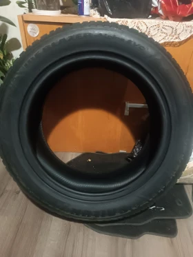 Гуми Зимни 235/55R19, снимка 4 - Гуми и джанти - 48107530