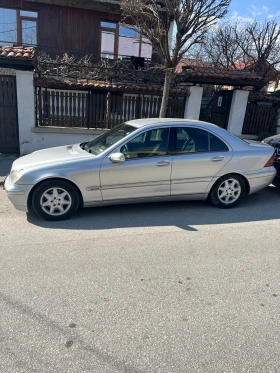 Mercedes-Benz 220, снимка 2